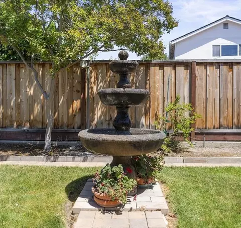 Exterior - 10730 La Roda Dr, Cupertino, CA 95014 photo 6 of 8