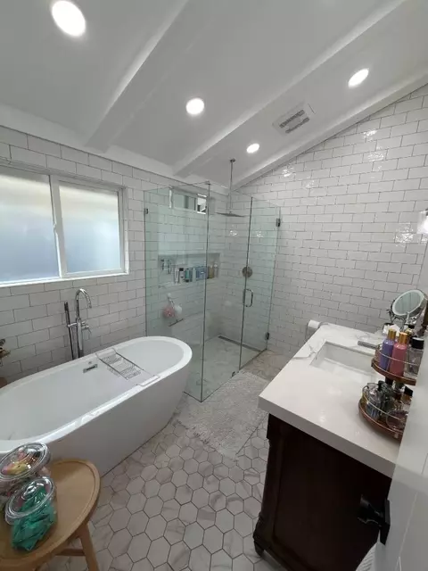 Bath - 1268 La Mirada Dr, Salinas, CA 93901 photo 2 of 3