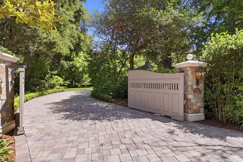 90 Holbrook Ln, Atherton, CA 94027