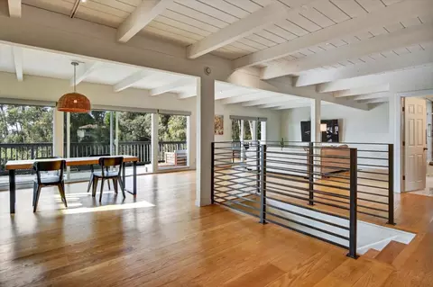2323 Mastlands Dr, Oakland, CA 94611