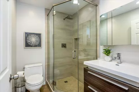 Bath - 1027 Edmonds Ct, Sunnyvale, CA 94087 photo 2 of 3