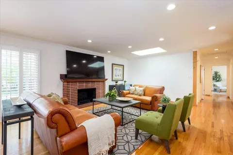 Living - 1027 Edmonds Ct, Sunnyvale, CA 94087 photo 2 of 3