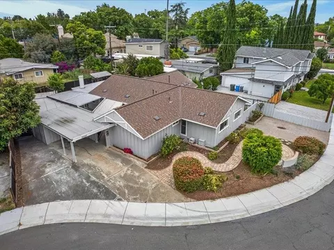 10525 Barnhart Ct, Cupertino, CA 95014