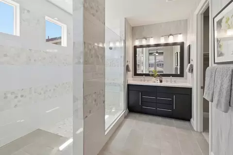 Bath - 1509 Gulf Dr, Fairfield, CA 94533 photo 3 of 4