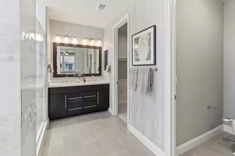 Bath - 1509 Gulf Dr, Fairfield, CA 94533 photo 2 of 4