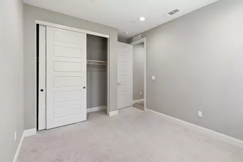 Bedroom - 1509 Gulf Dr, Fairfield, CA 94533 photo 7 of 10