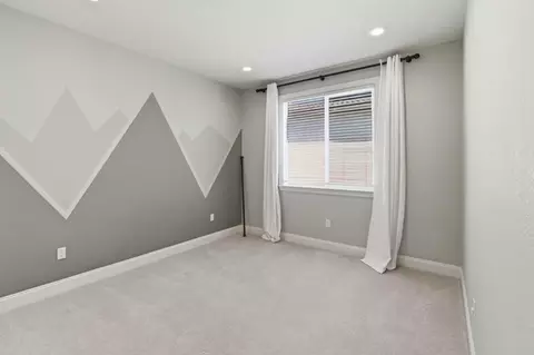 Bedroom - 1509 Gulf Dr, Fairfield, CA 94533 photo 8 of 10