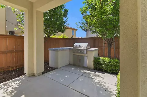 Exterior - 1509 Gulf Dr, Fairfield, CA 94533 photo 3 of 5