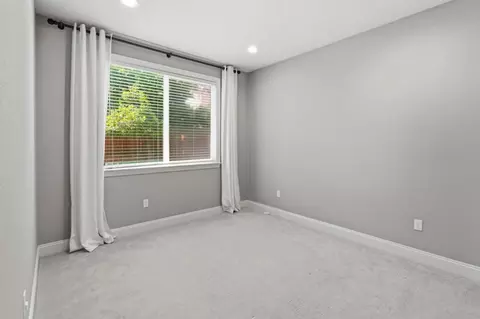 Bedroom - 1509 Gulf Dr, Fairfield, CA 94533 photo 5 of 10