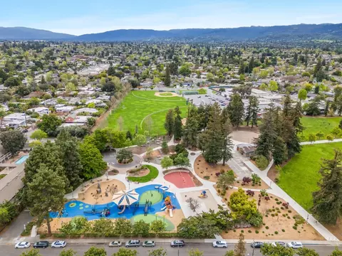 View/Area - 1126 W Knickerbocker Dr, Sunnyvale, CA 94087 photo 2 of 6