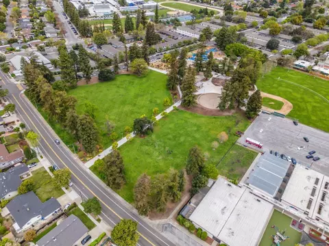 View/Area - 1126 W Knickerbocker Dr, Sunnyvale, CA 94087 photo 3 of 6