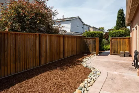 Exterior - 819 Warner Ct, Mountain View, CA 94043 photo 7 of 7