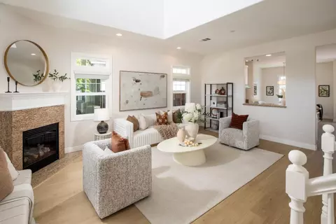 Living - 819 Warner Ct, Mountain View, CA 94043 photo 1 of 1