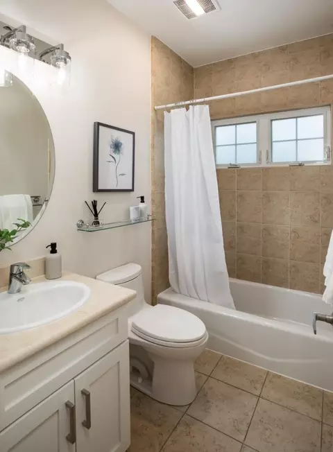 Bath - 819 Warner Ct, Mountain View, CA 94043 photo 1 of 4