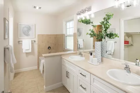Bath - 819 Warner Ct, Mountain View, CA 94043 photo 2 of 4