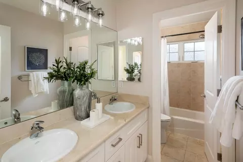 Bath - 819 Warner Ct, Mountain View, CA 94043 photo 4 of 4