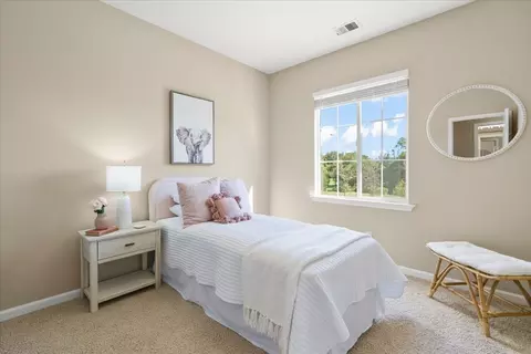 Bedroom - 935 Oak Brook Way, Gilroy, CA 95020 photo 4 of 4