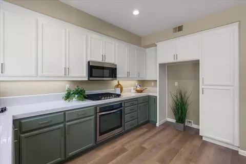 Kitchen - 935 Oak Brook Way, Gilroy, CA 95020 photo 3 of 3