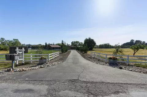 3390 Fallon Rd, Hollister, CA 95023