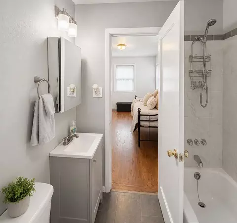 Bath - 274 Juanita Ave, Pacifica, CA 94044 photo 1 of 2