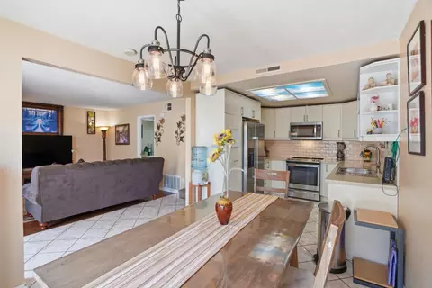 Dining - 1825 Cherokee Dr 2, Salinas, CA 93906 photo 2 of 3