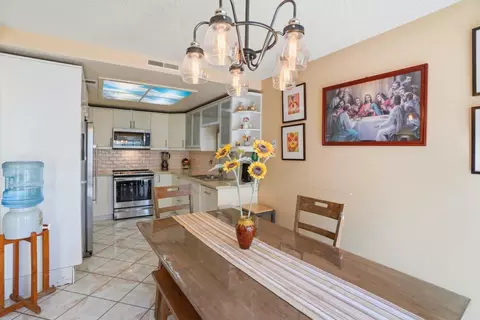 Dining - 1825 Cherokee Dr 2, Salinas, CA 93906 photo 1 of 3