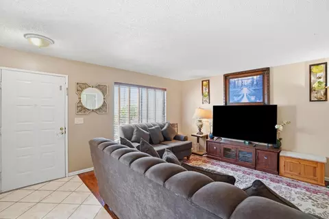 Living - 1825 Cherokee Dr 2, Salinas, CA 93906 photo 1 of 1