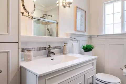 Bath - 1595 Dwight Way, Berkeley, CA 94703 photo 3 of 4