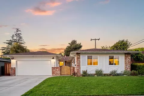 516 College Dr, Salinas, CA 93901