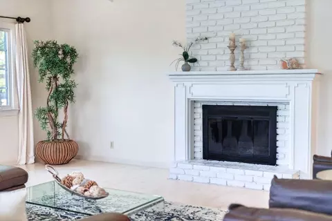 Living - 634 Townsend Dr, Aptos, CA 95003 photo 3 of 3