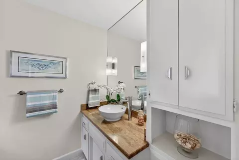 Bath - 634 Townsend Dr, Aptos, CA 95003 photo 3 of 3
