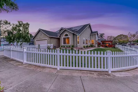 1123 Cabot Way, Salinas, CA 93906