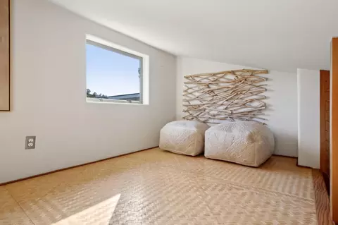 Bedroom - 27690 Central Dr, Los Altos Hills, CA 94022 photo 6 of 8