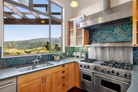 Kitchen - 27690 Central Dr, Los Altos Hills, CA 94022 photo 3 of 5
