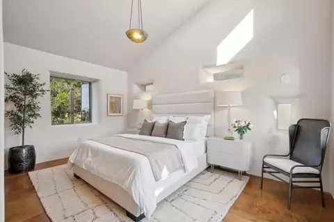 Bedroom - 27690 Central Dr, Los Altos Hills, CA 94022 photo 1 of 8