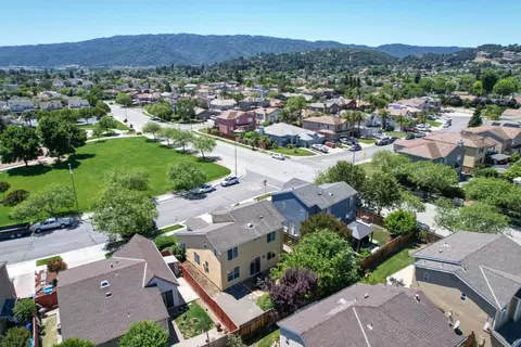 View/Area - 887 Martiri Dr, Gilroy, CA 95020 photo 8 of 13