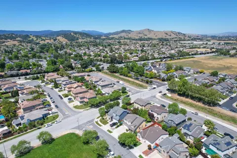 View/Area - 887 Martiri Dr, Gilroy, CA 95020 photo 12 of 13