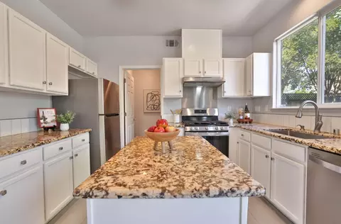 Kitchen - 887 Martiri Dr, Gilroy, CA 95020 photo 2 of 4