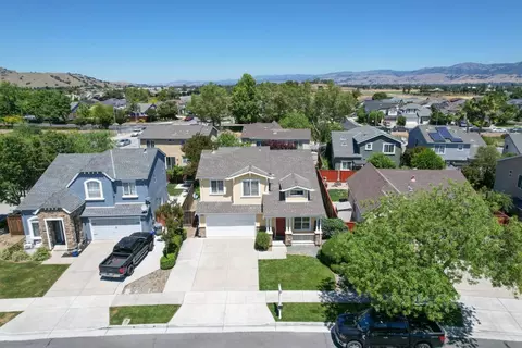 View/Area - 887 Martiri Dr, Gilroy, CA 95020 photo 3 of 13