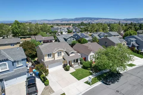 View/Area - 887 Martiri Dr, Gilroy, CA 95020 photo 4 of 13