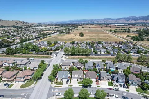 View/Area - 887 Martiri Dr, Gilroy, CA 95020 photo 10 of 13