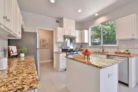 Kitchen - 887 Martiri Dr, Gilroy, CA 95020 photo 1 of 4