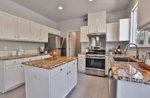 Kitchen - 887 Martiri Dr, Gilroy, CA 95020 photo 3 of 4