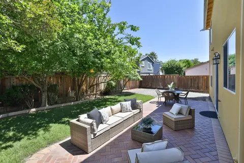Exterior - 887 Martiri Dr, Gilroy, CA 95020 photo 2 of 9