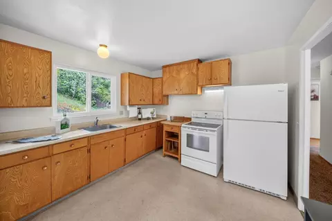 Kitchen - 1287 Lerida Way, Pacifica, CA 94044 photo 1 of 2