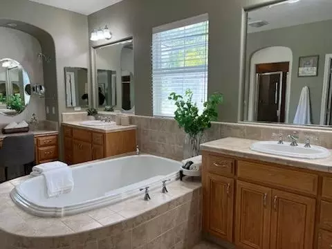 Bath - 7121 Eagle Ridge Dr, Gilroy, CA 95020 photo 5 of 9