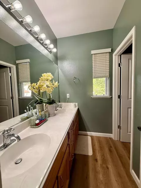 Bath - Eagle Ridge Dr, Gilroy, CA 95020 photo 5 of 5