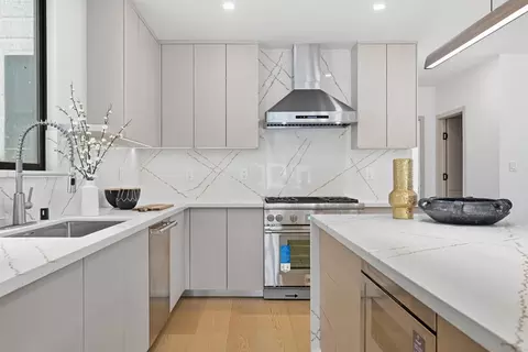 Kitchen - 71 Blake St, San Francisco, CA 94118 photo 2 of 3