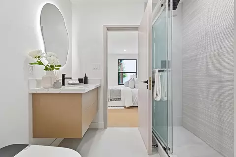 Bath - 71 Blake St, San Francisco, CA 94118 photo 3 of 3