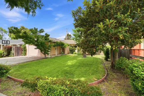 1017 Oregon Ave, Palo Alto, CA 94303